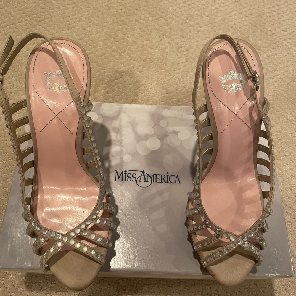 miss america shows new with box never worn